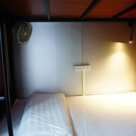 Nusmile'S Hostel And Travel-3